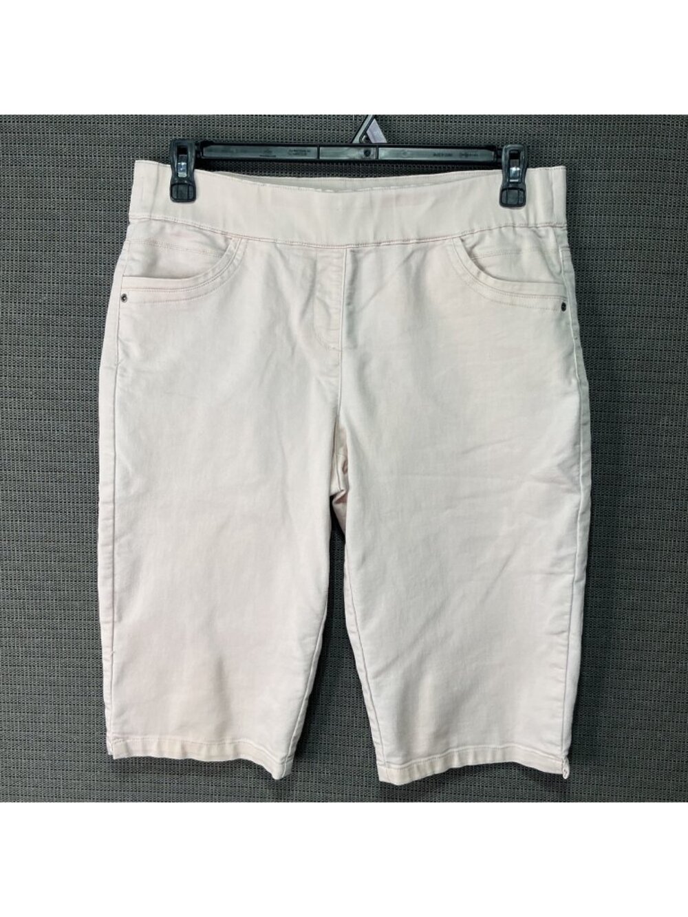 Briggs Women's Stretch Pull-On Bermuda Shorts Size 10 Light Pink Cotton Blend